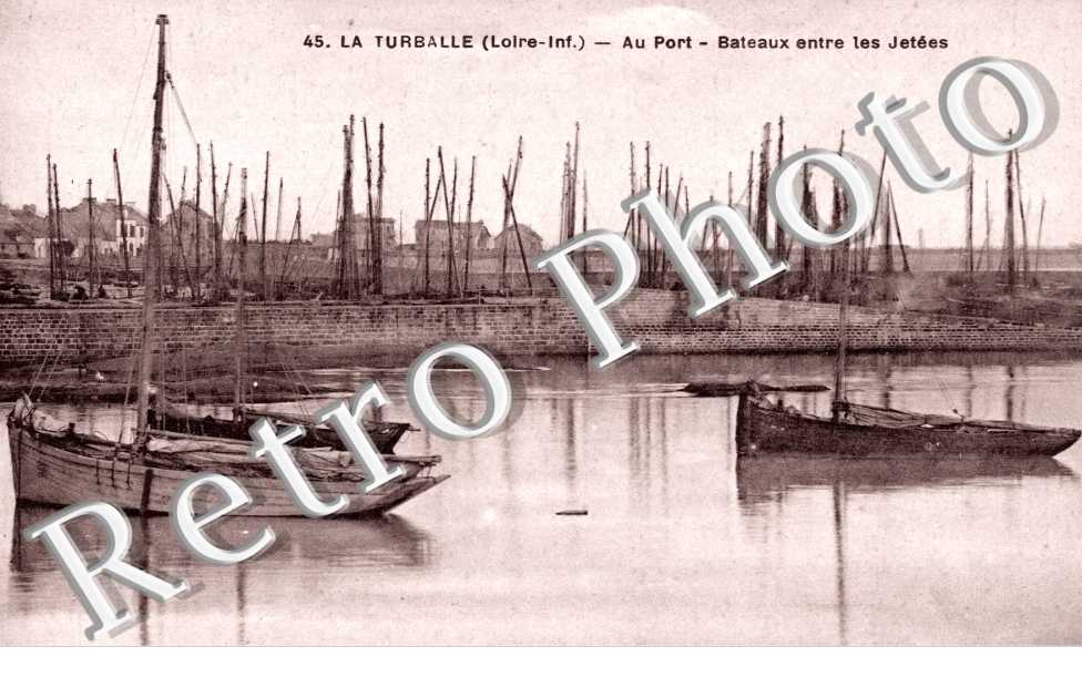 au port - bateaux entre les jetees
