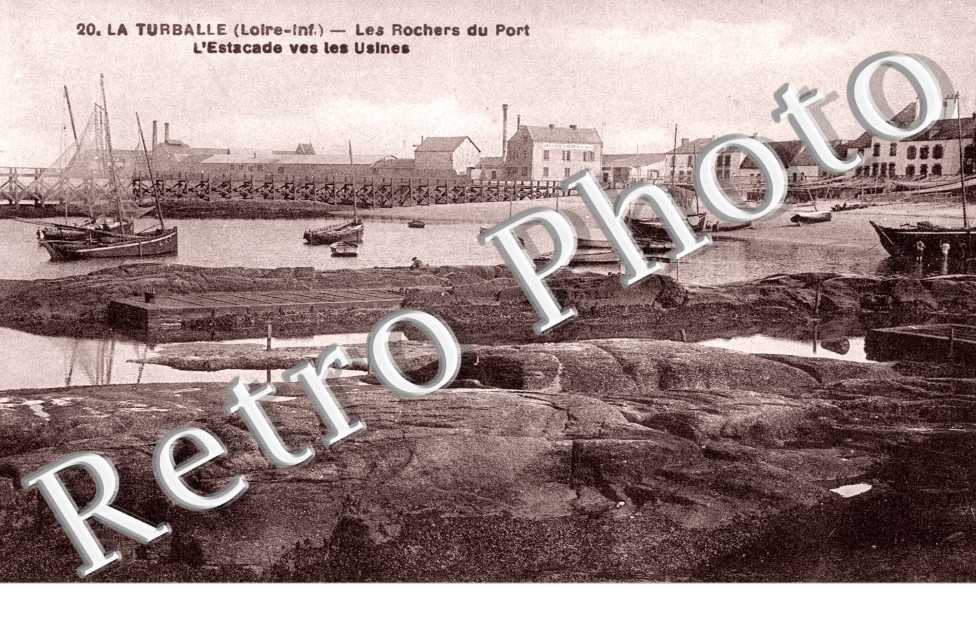 Les rochers du port - l'estacade vers les usines