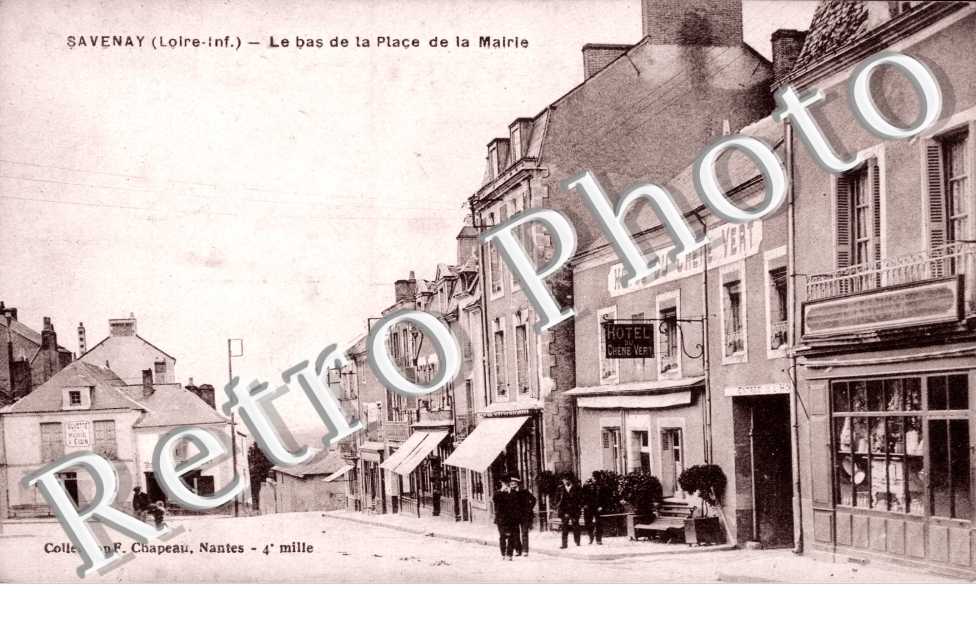 le bas de la place de la mairie