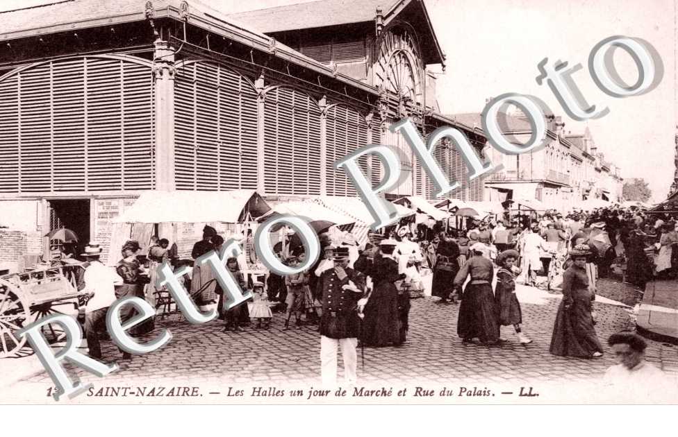 Les Halles un jour de Marche et Rue du Palais