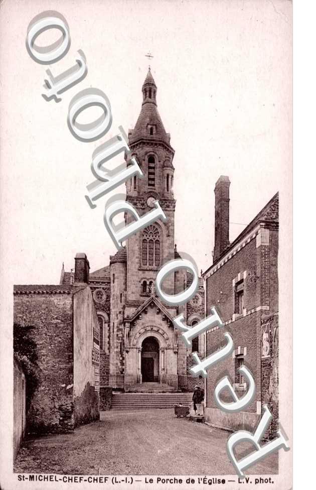 le porche de l'Eglise