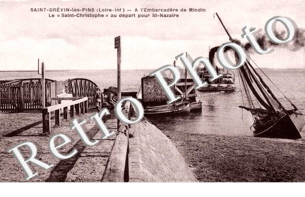 a l&#039;embarcadere de Mindin Le saint-christophe au depart pour Saint-Nazaire
