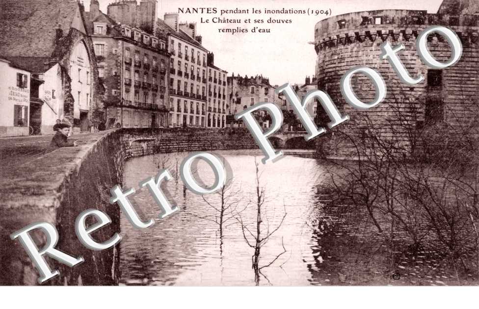 le chateau et ses douves