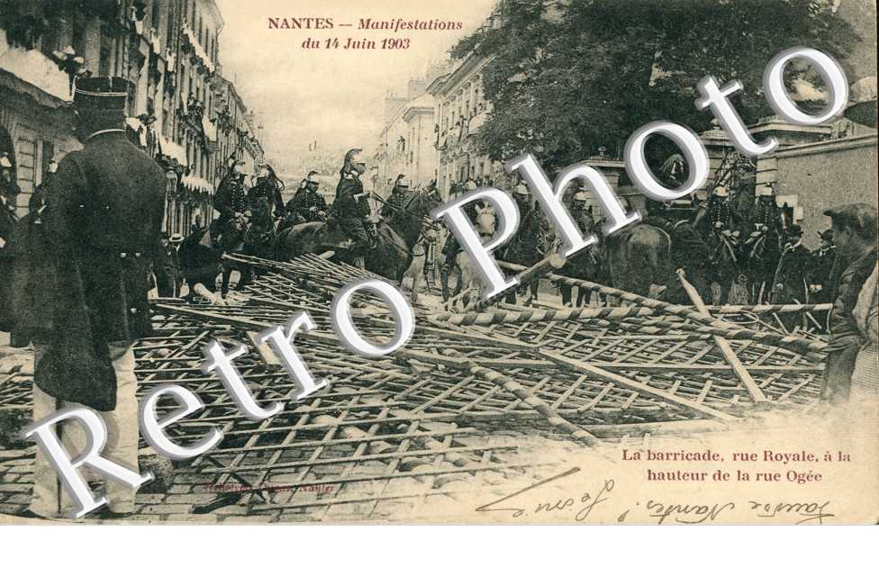 Manifestations du 14 juin 1903  La barricade, rue Royale a la hauteur de la rue Ogee