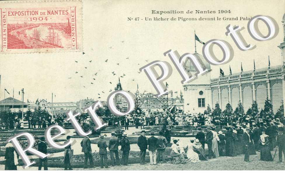 exposition  1904  Un lacher de pigeons devant le Grand Palais