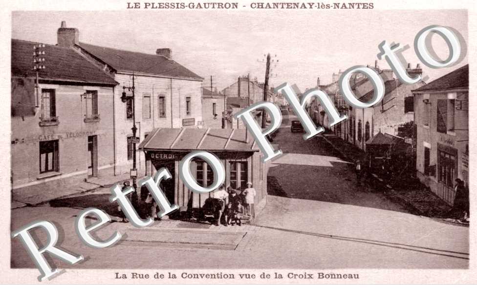 LE PLESSIS-GAUTRON  CHANTENAY LES NANTES  la rue de la Convention vue de la Croix Bonneau
