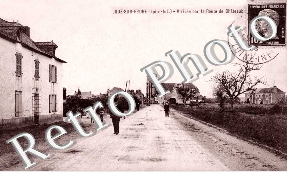 Arrivee par la route de Chateaubriant