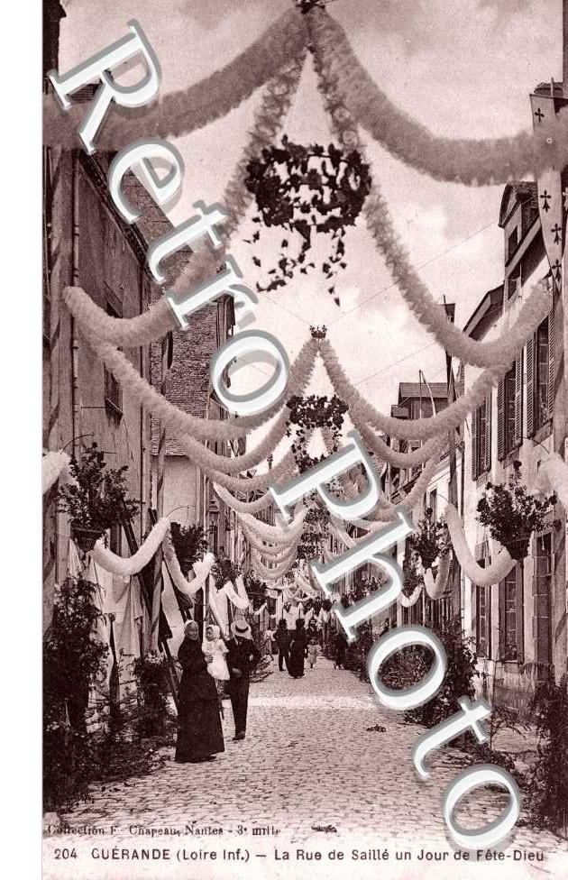 la rue de saille un jour de fete