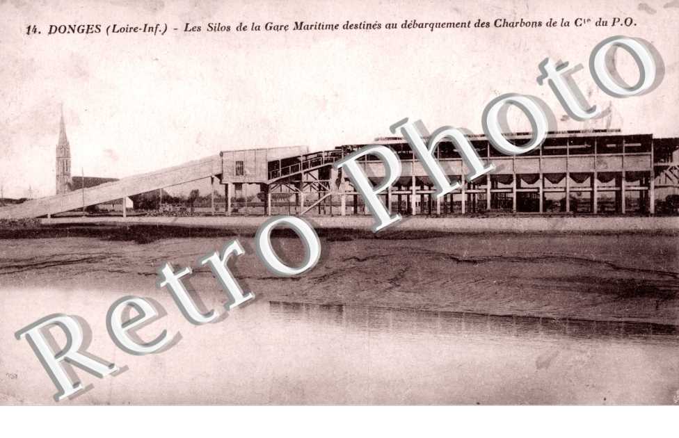 les Silos de la Gare Maritime destines au debarquement des Charbons de la Compagnie du P.O.