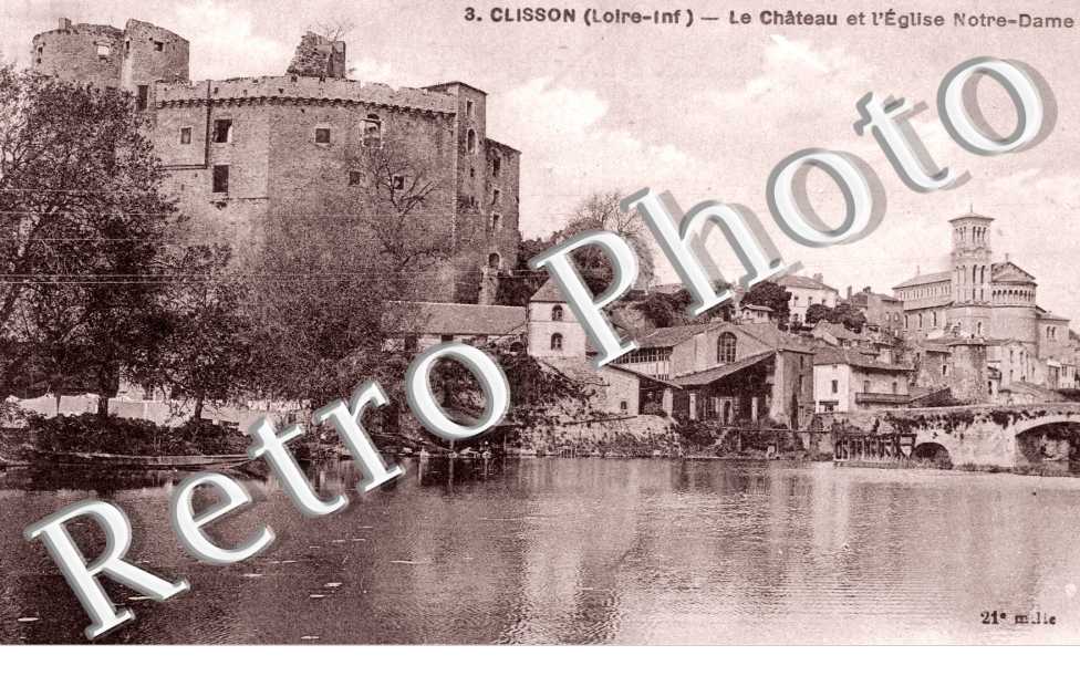 Le Chateau et l&#039;Eglise Notre Dame