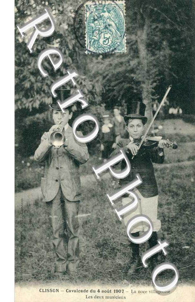 Cavalcade du 4 août 1907 - la Noce villageoise, les deux musiciens