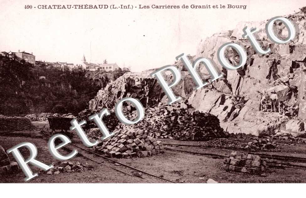 les carrieres de granit et le bourg