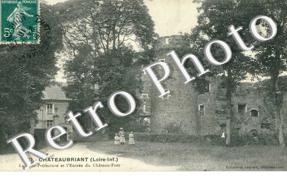 La Sous-prefecture et l'entree du chateau-fort