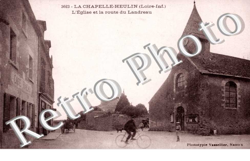 l&#039;eglise et la route du landreau