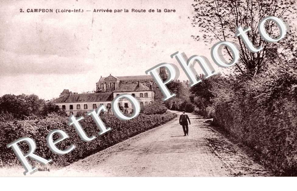 Arrivee par la route de la gare