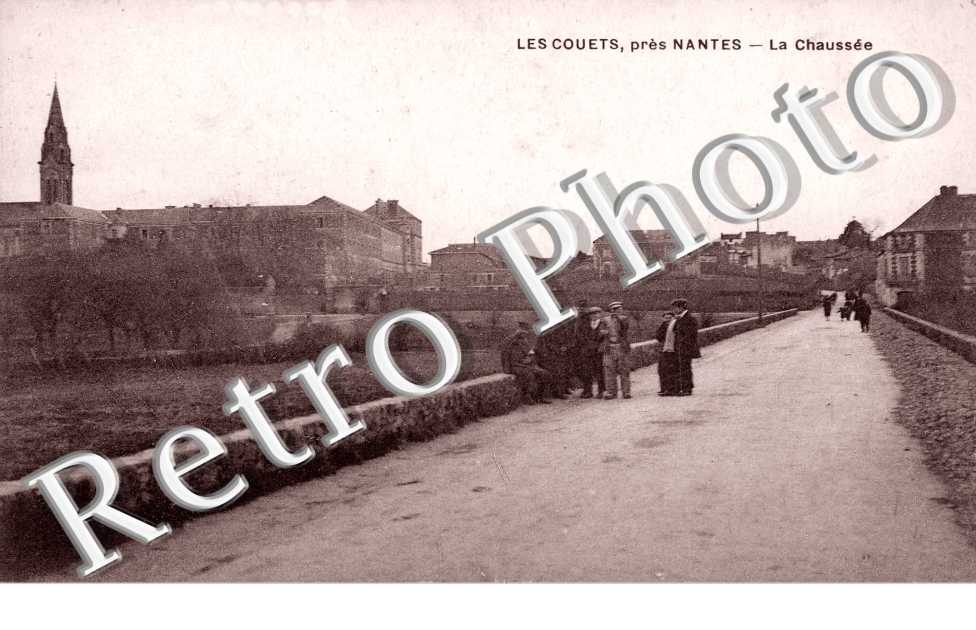 LES COUETS. la chaussee
