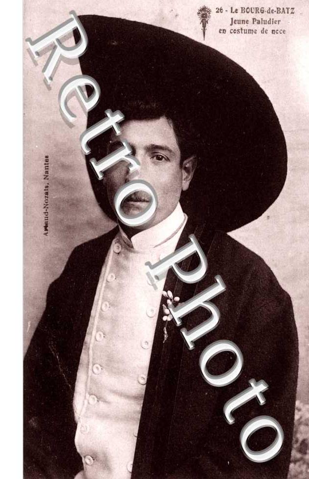 jeune paludier en costume de noce