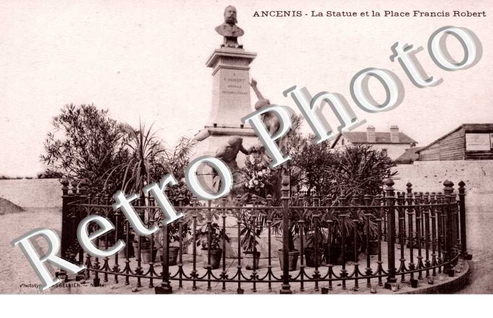 La Statue et le place Francis Robert