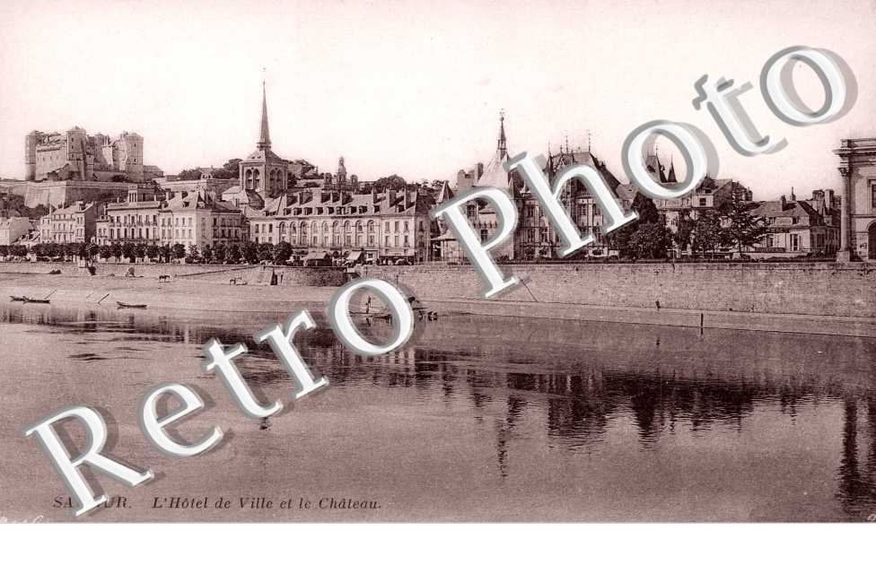 L'Hotel de Ville et le Chateau