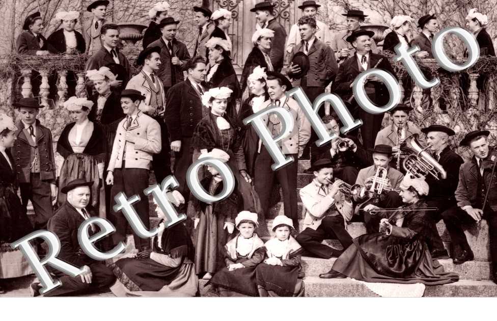 (photo jeunes gens, musique) "les compagnons du mouchoir"