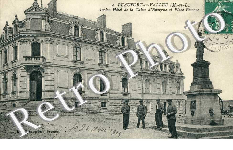 Ancien Hotel de la Caisse d'Epargne et Place Pomone