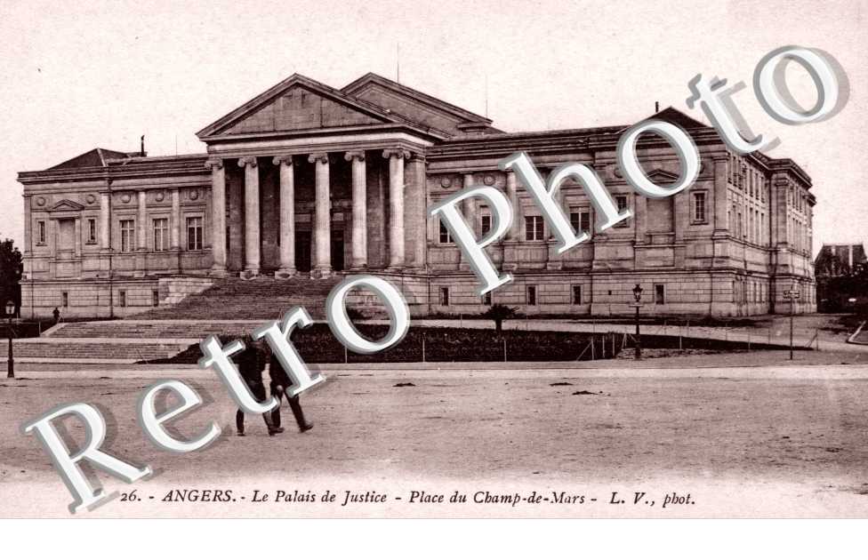 le Palais de Justice place du Champ de Mars