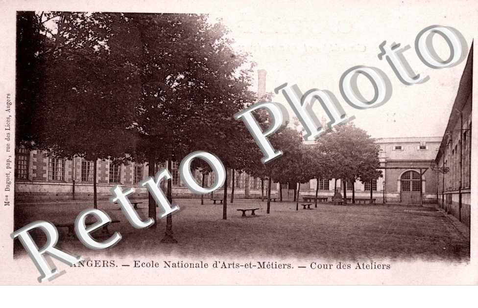 Ecole Nationale des Arts et Metiers - cour des Ateliers