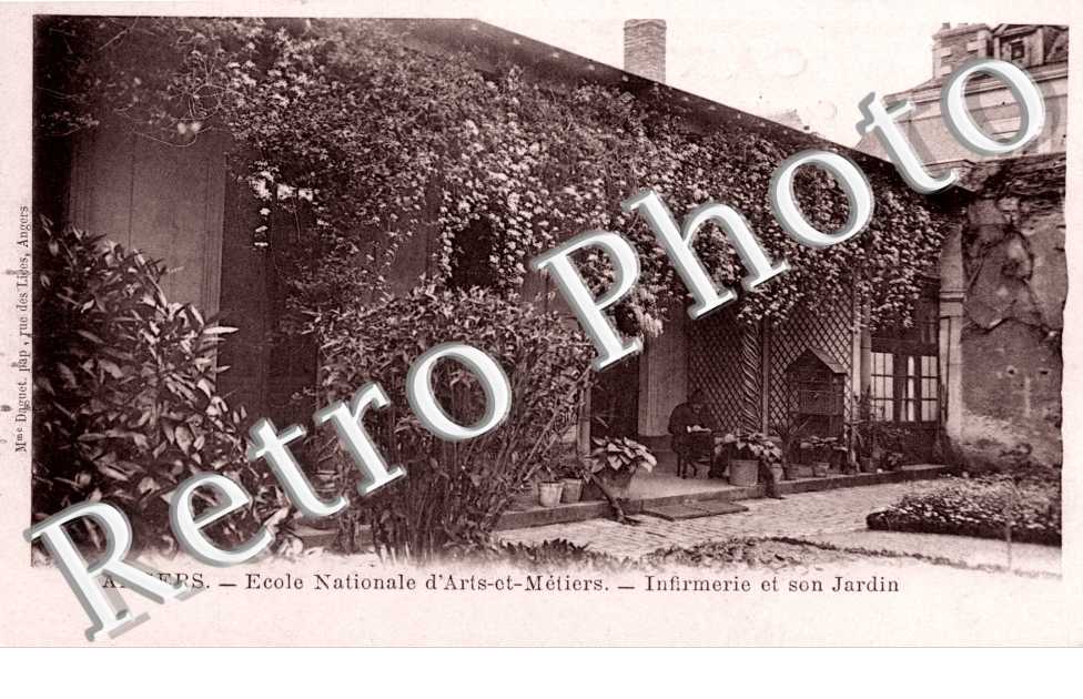 Ecole Nationale des Arts et Metiers - Infirmerie et son jardin