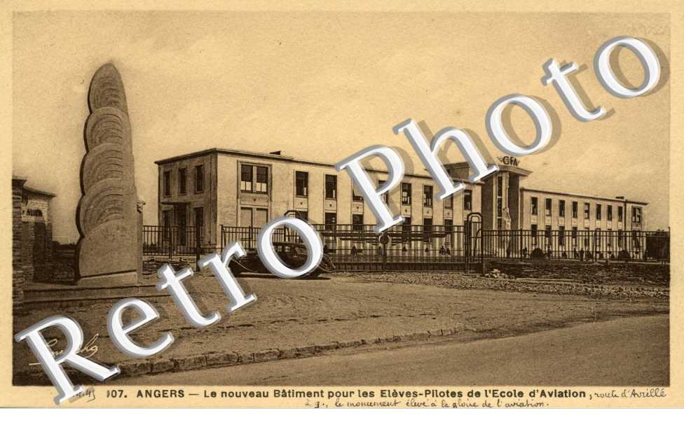 Le Nouveau Batiment pour les Elèves Pilotes de l'Ecole d'Aviation