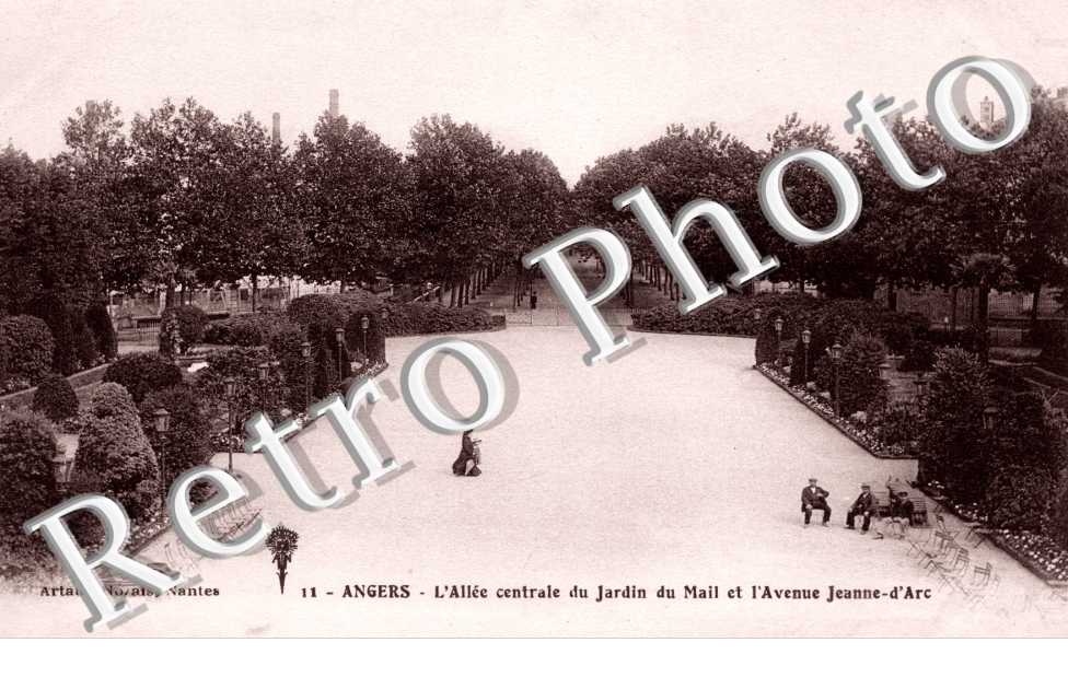 l'Allee centrale du jardin et du mail