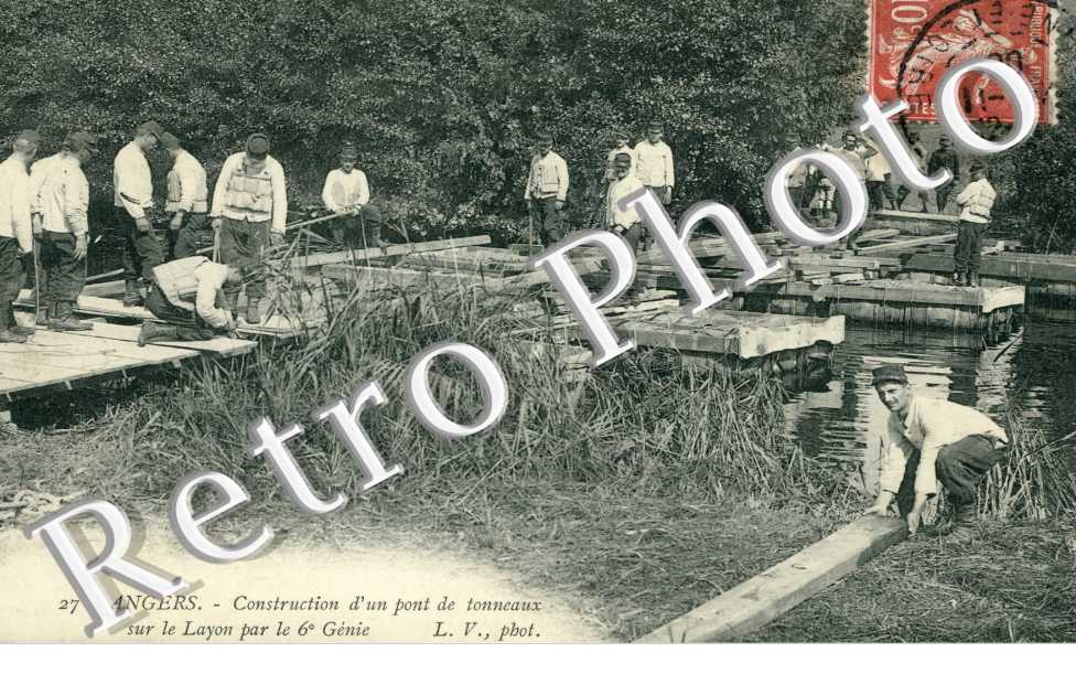 construction d'un pont de tonneaux sur le Layon par le 6eme genie