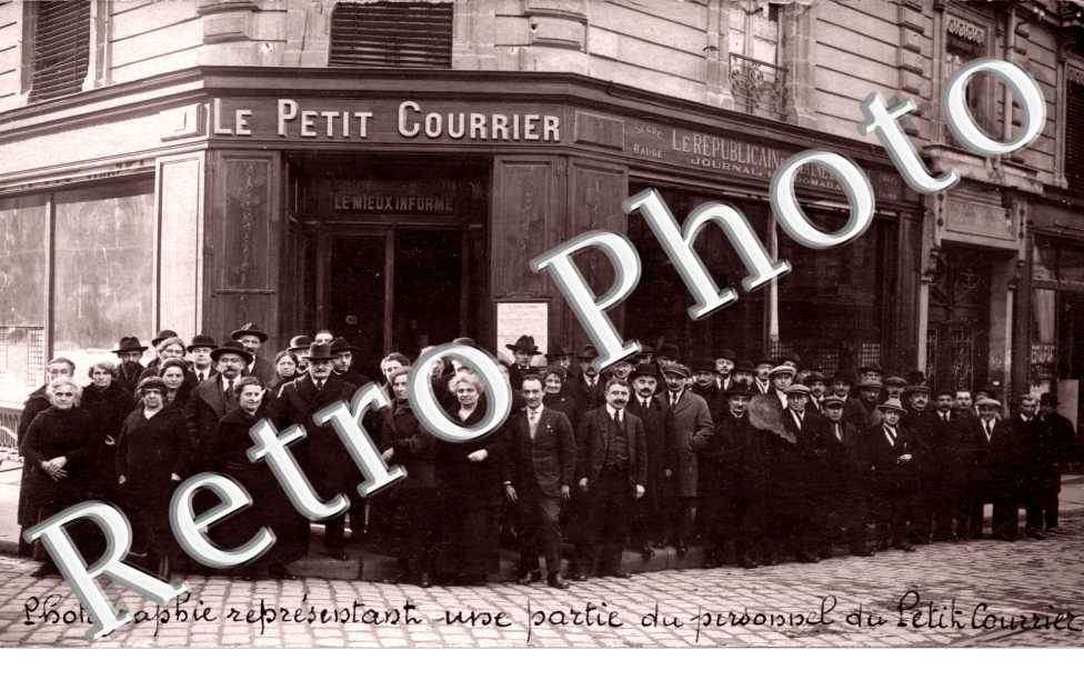 photographie representant une partie du personnel du Petit Courrier