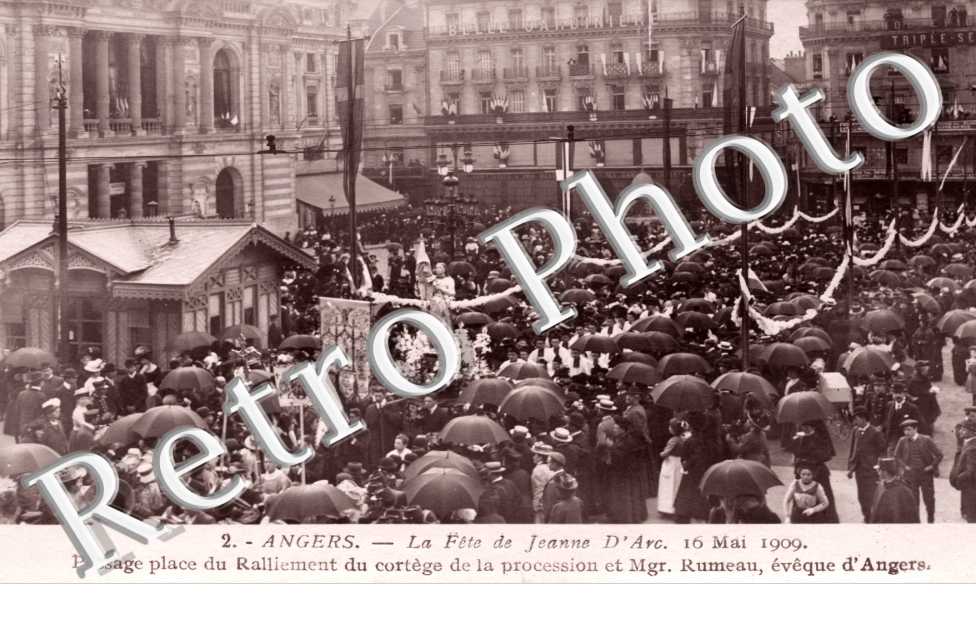 la fete de jeanne d'arc 16 mai 1909, passage place du ralliement du cortege de la procession et Mgr.Rumeau eve