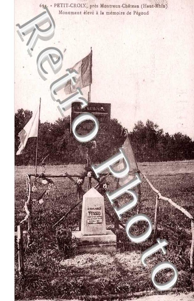 Monument eleve a la memoire de Pegoud