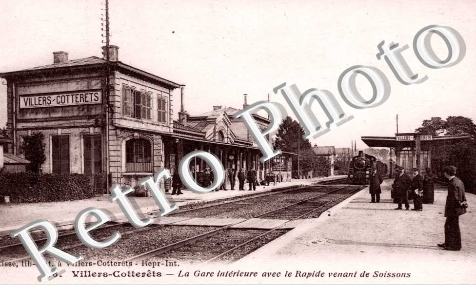 la Gare interieure avec Rapide venant de Soissons