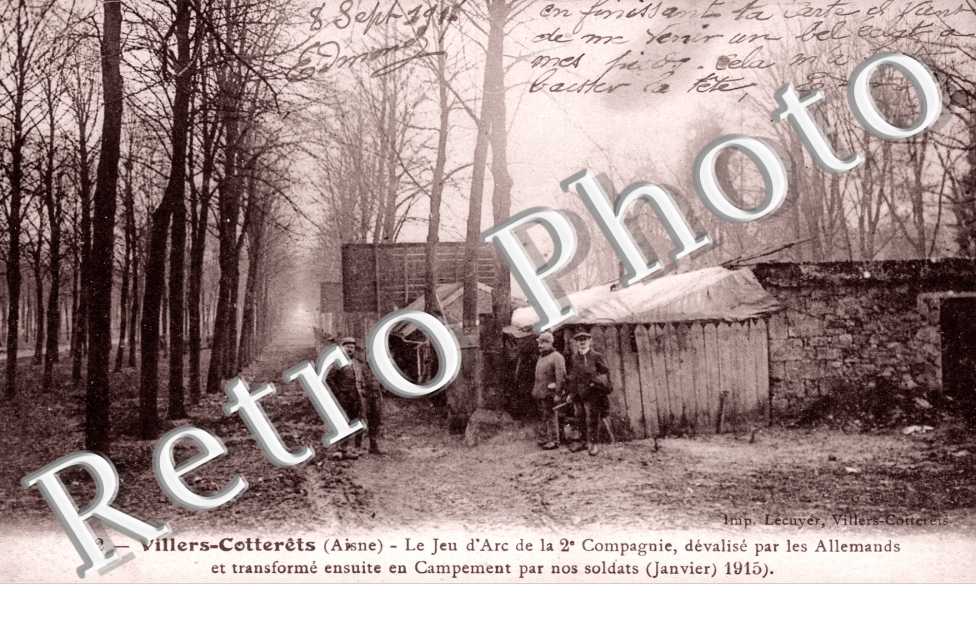 Le Jeu d&#039;Arc de la 2eme Compagnie devalise par les Allemands et trasnfome en campement par nos soldats (janvier 1915)