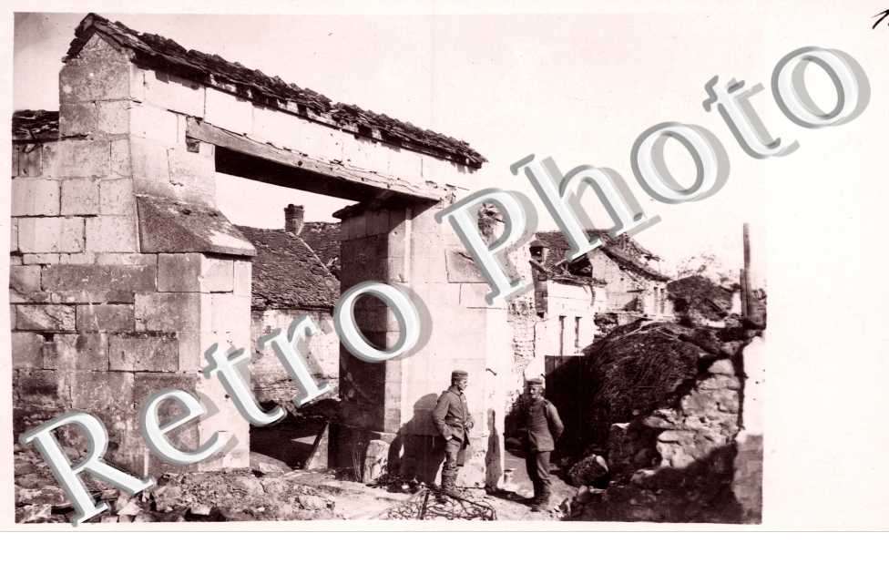 Soldats au coeur des ruines, juin 1915