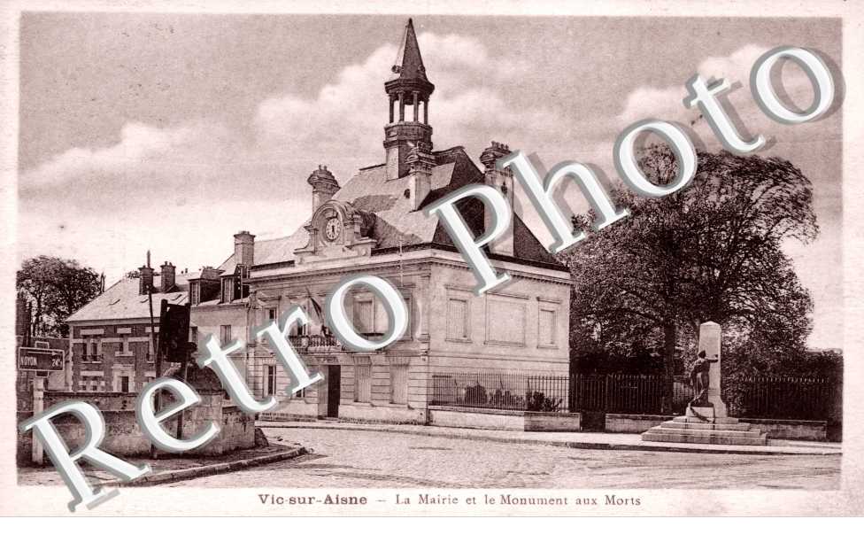 Mairie et le Monument aux Morts