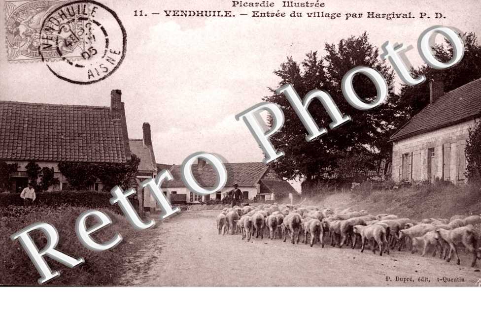 Entree du village par hargival