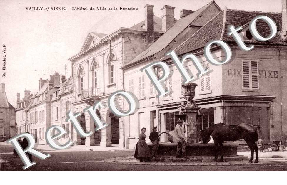 Hotel de Ville et la Fontaine