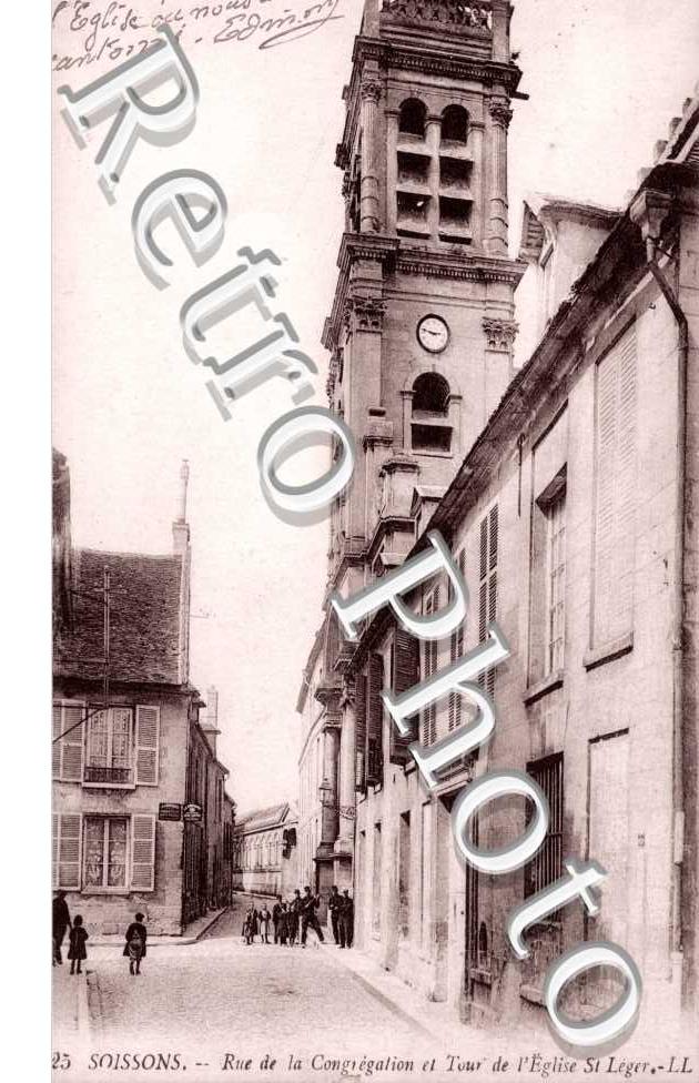 rue de la Congregation et tour de l&#039;eglise Saint Leger