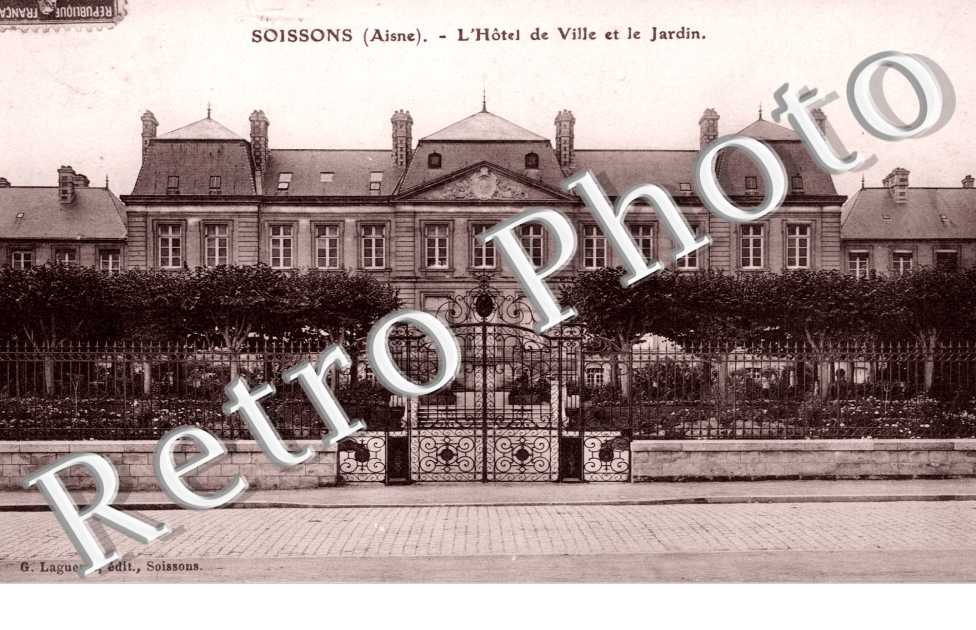 l&#039;hotel de ville et le jardin