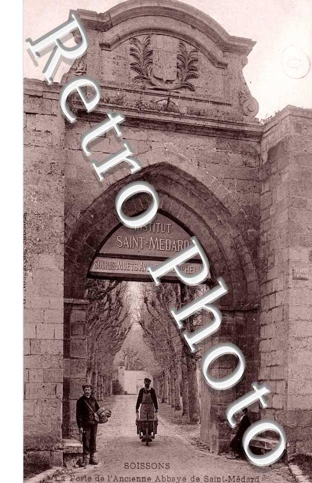la porte de l&#039;ancienne Abbaye de Saint Medard