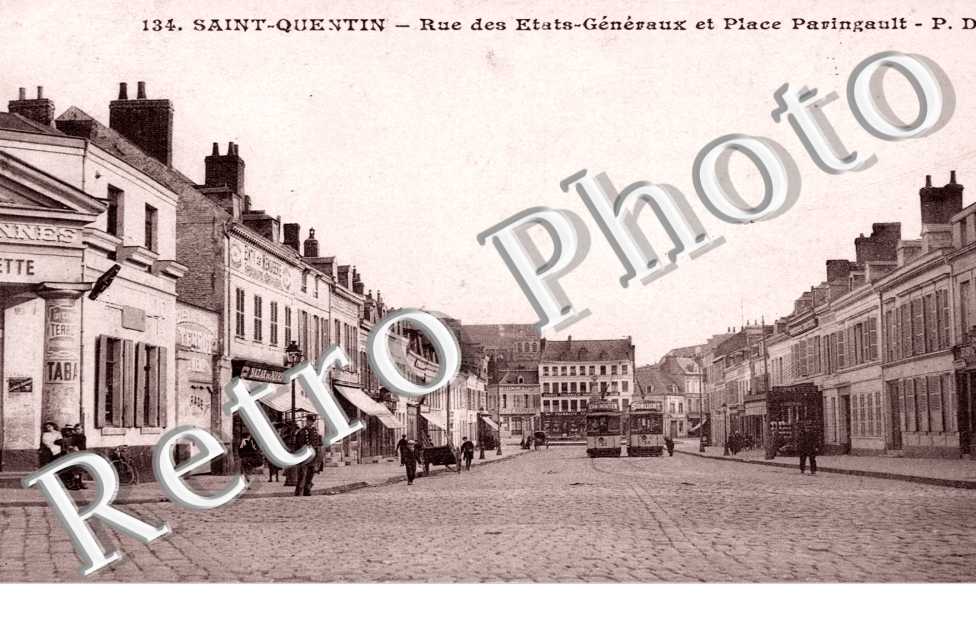 Rue des Etats Generaux et Place Paringault