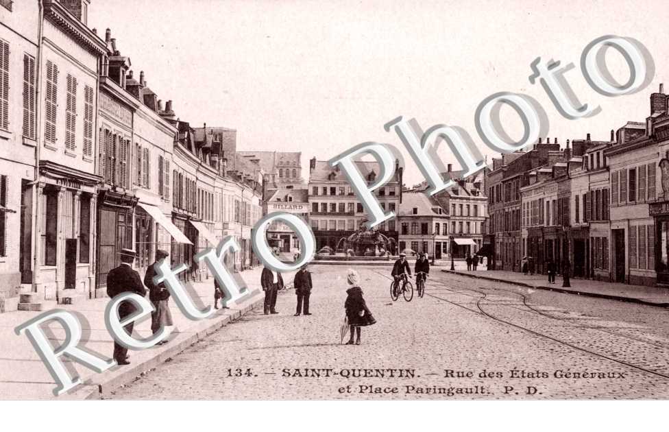 La Rue des Etats Generaux et Place Paringault