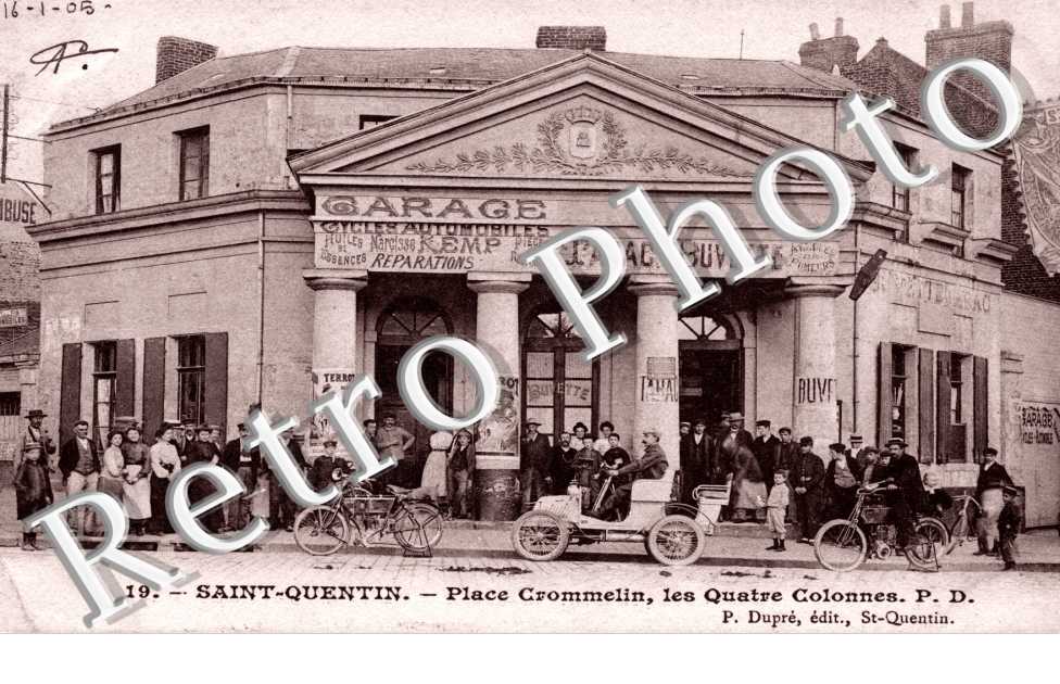 place Crommelin, les quatre colonnes