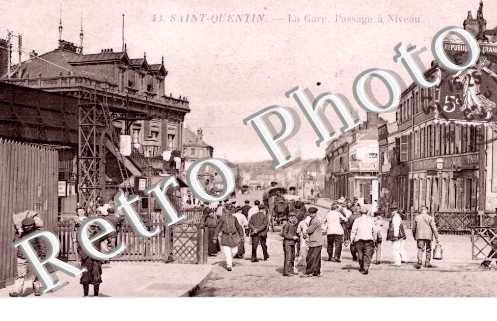 La Gare, Passage a niveau