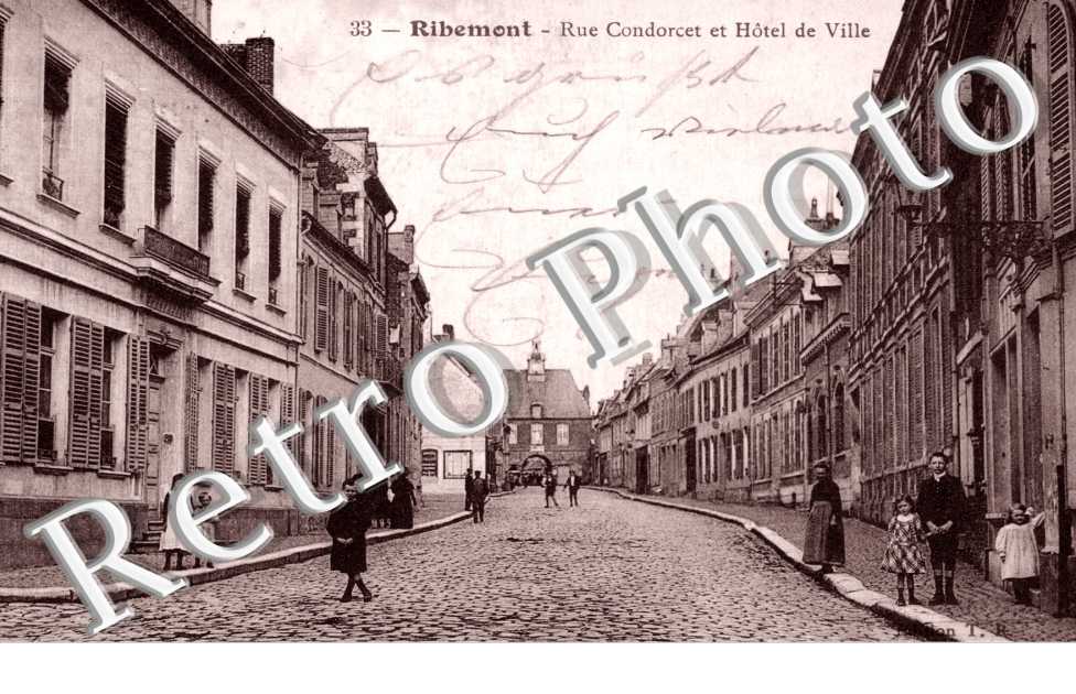 Rue Condorcet et Hotel de Ville