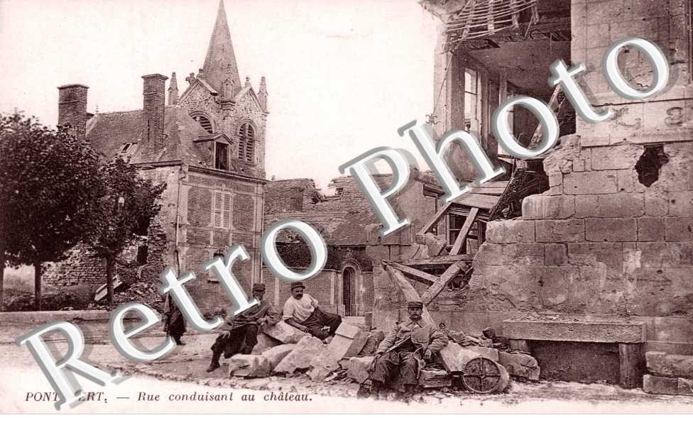 Rue conduisant au chateau