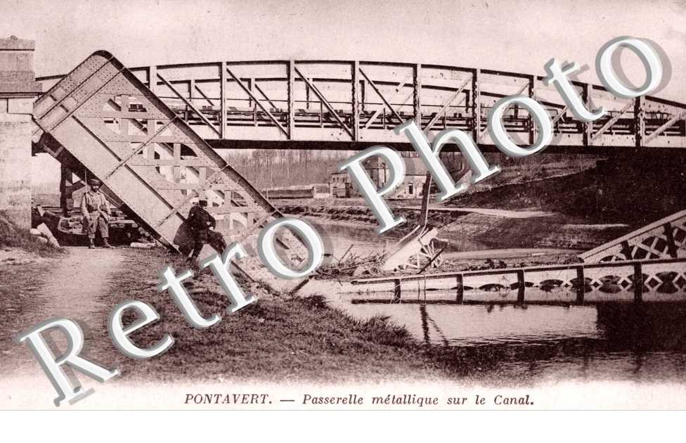 Passerelle metallique sur le Canal